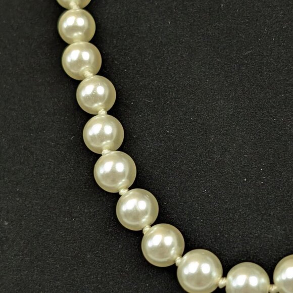 V. Glass Pearl Knotted Necklace - Picture 2 of 5